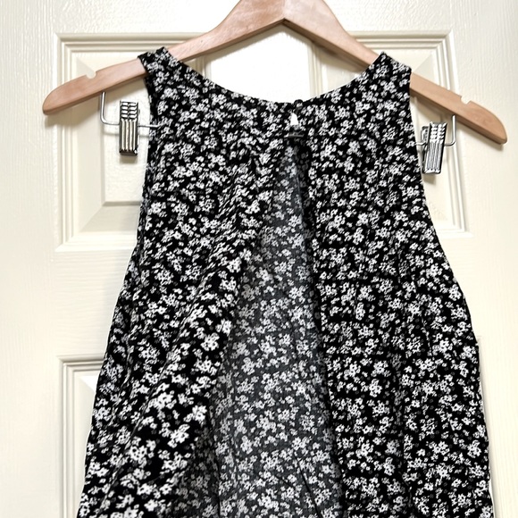 Garage Open Back High Neck Black and White Floral Sleeveless Top Women’s US M - Picture 4 of 6